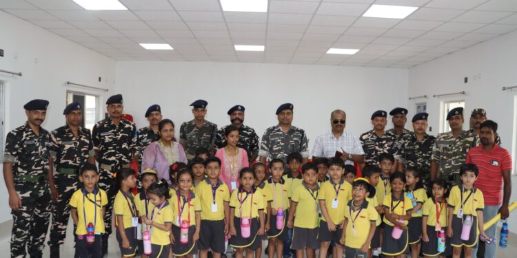 अररिया- एसएसबी अररिया ने”किड्जी प्ले स्कूल ” के 25 छात्र-छात्राओं को कराया 52वीं वाहिनी मुख्यालय का भ्रमण।