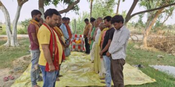 नजरिया न्यूज / कुशेश्वरस्थान दरभंगा : पूर्व उपमुख्यमंत्री सुशील कुमार मोदी के असामयिक निधन पर पार्टी कार्यकर्ताओं ने तस्वीर पर पुष्पांजली अर्पित कर उन्हें नमन किया।