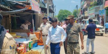 नजरिया न्यूज / कुशेश्वरस्थान : सड़क की जमीन पर दुकान लगाकर अवैध कब्जा करने वालों पर प्रशासन का डंटा चला।