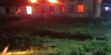 कोशी कलोनी में आग लगने से अफरा तफरी का माहौल,।