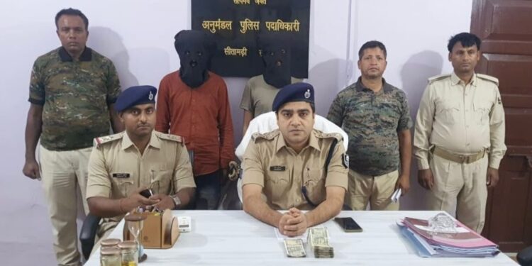 सीतामढ़ी – लाखों रूपिये लूट का आरोपी गिरफतार