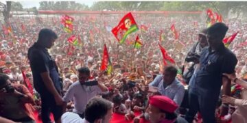 प्रयागराज – राहुल -अखिलेश की चुनावी जनसभा मेंं अपार भीड़ मंच तक पहुंची-सुरक्षा व्यवस्था सिद्ध हुई नाकाफी