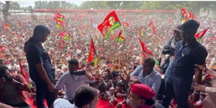 प्रयागराज – राहुल -अखिलेश की चुनावी जनसभा मेंं अपार भीड़ मंच तक पहुंची-सुरक्षा व्यवस्था सिद्ध हुई नाकाफी