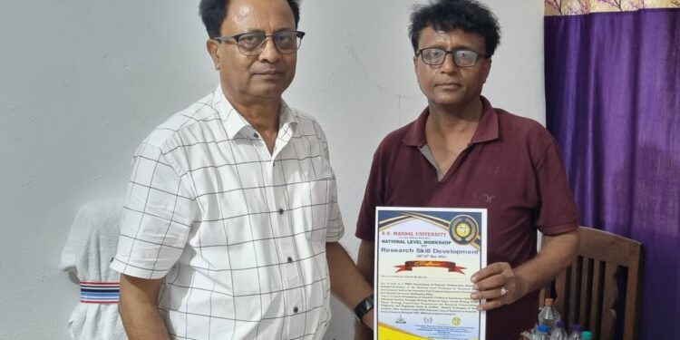 बी एन एम यू के छह दिवसीय कार्यशाला में सम्मानित हुए मनोविज्ञान के असिस्टेंट प्रोफेसर रंजन ठाकुर