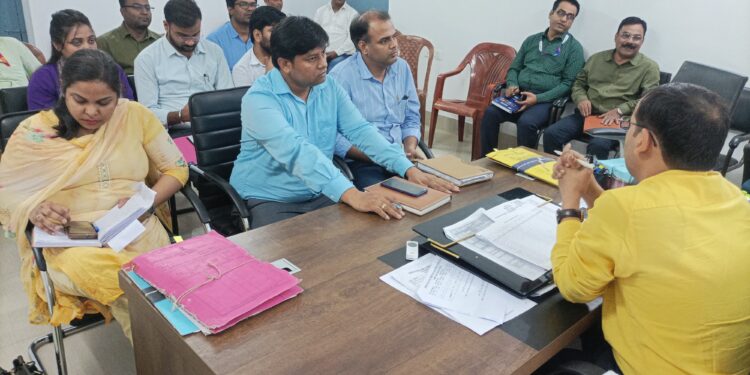 किशनगंज/बिहार – राजस्व वसूली पर नीलाम पत्र वाद एवम आंतरिक संसाधन की समीक्षा बैठक में दिया गया बल