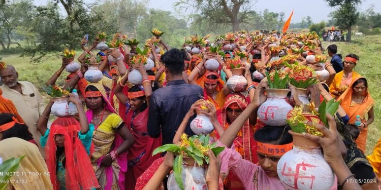 1001 महिलाओ ने तृतीय वार्षिकोत्सव प्राण प्रतिष्ठा महोत्सव के उपलक्ष्य में कलश यात्रा निकाली
