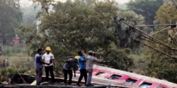 किशनगंज-सियालदह जाने वाली कंचनजंघा एक्सप्रेस न्यू जलपाईगुड़ी के पास एक मालगाड़ी से टकरा गई- पांच की मौत: पुलिस