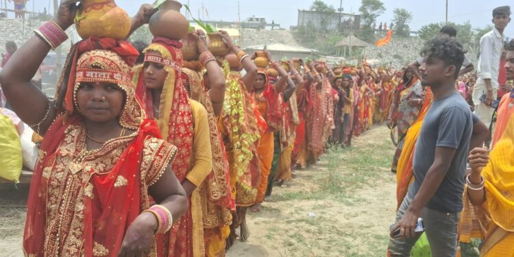 नजरिया न्यूज संवाददाता / कुशेश्वरस्थान दरभंगा : गोलमा गांव में श्री श्री 1008 महा विष्णु यज्ञ का शुभारंभ हुआ।