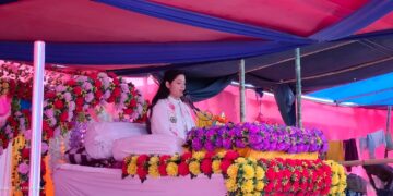 नजरिया न्यूज / कुशेश्वरस्थान दरभंगा : गोलमा में आयोजित श्रीराम कथा में शिव पार्वती विवाह प्रसंग का चर्चा करते हुए कथा वाचिक देवी प्रतिभा जी।