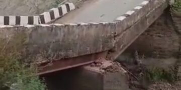 अररिया:बिहार में पुल ढह जाने पर इंजीनियर और ठेकेदार जिम्मेवार