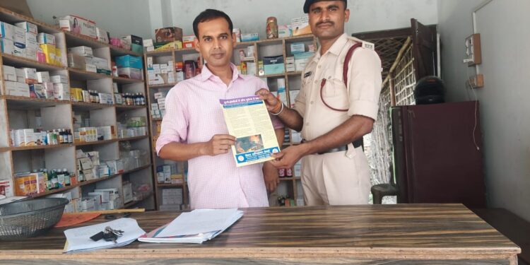 अग्निकांड से निपटने अग्निशमन विभाग ने अस्पताल व दवाई दुकानदार को किया जागरूक