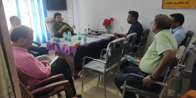 बुधवार को पलासी प्रखंड कार्यालय में बीएलबीसी की त्रैमासिक बैठक आयोजित की गई। बैठक में प्रखंड क्षेत्र के विभिन्न बैंकों के प्रबंधकों समेत अन्य ने भाग लिया