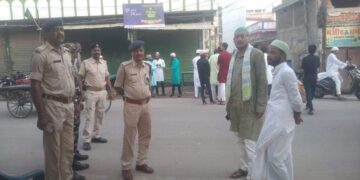 कड़ी सुरक्षा के बीच ईद उल अज़हा की नमाज अदा की; लोगों ने एक दूसरे को दी बधाई