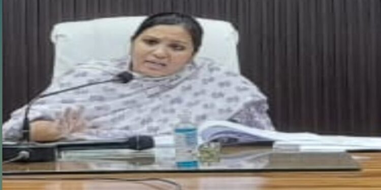 सुल्तानपुर -यूपी:50 लाख से अधिक लागत की निर्माणाधीन परियोजनाओं /विकास कार्यों की डीएम ने की समीक्षा