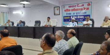 शत- प्रतिशत उपस्थिति के साथ समय पर ओपीडी शुरू करें जिले के चिकित्सक – उप विकास आयुक्त