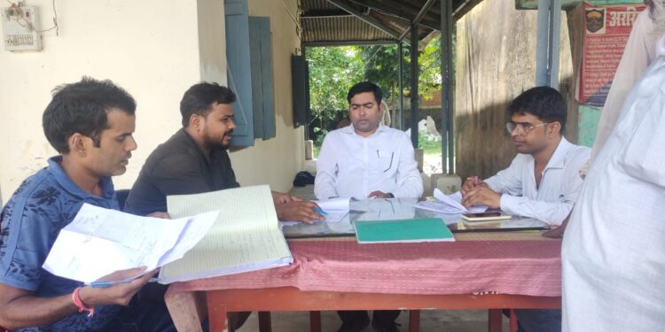 पलासी थाना परिसर में आयोजित जनता दरबार में जमीन विवादों से जुड़े आठ मामलों की सुनवाई की गई है