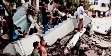 मथुरा -दो लाख 50 हज़ार लीटर की क्षमता वाली पानी की टंकी गिरने से कम से कम 12 लोगों को लगीं चोटें