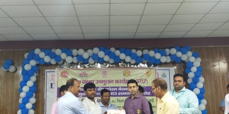 जिलाधिकारी की अध्यक्षता में की गयी टीबी फोरम की बैठक