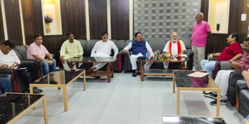 अररिया – बाढ़ नियंत्रण विभाग के अधिकारियों संग सांसद ने की समीक्षा