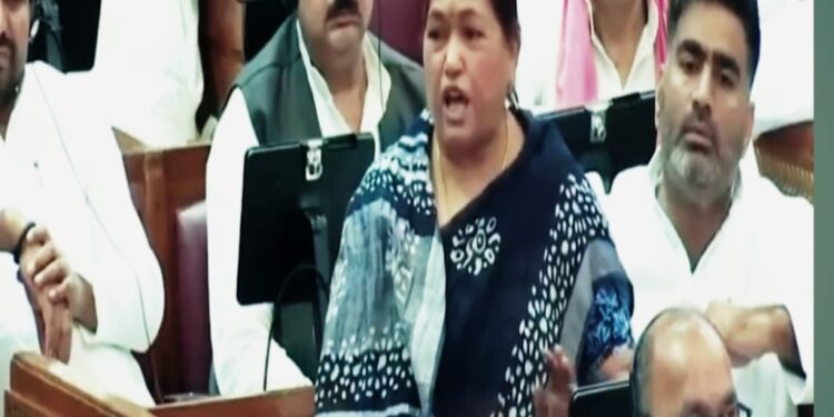 लखनऊ -एके 47 से मेरे पति सहित तीन की हत्या करने वाले कभी भी मेरी और परिवार की हत्या कर सकते हैं