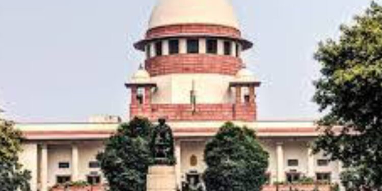 नई दिल्ली – पत्रकार से उसकी खबरों का सूत्र नहीं पूछ सकती पुलिस, सुप्रीम कोर्ट अदालत