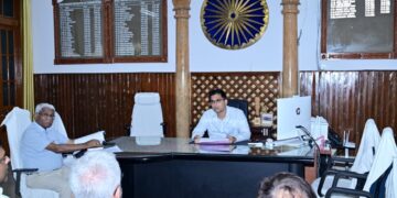 परिवार नियोजन के बारे में लोगों के बीच जागरूकता फैलाएं: डीएम