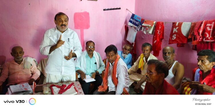 मजदूरों को अपने हक के लिए संगठित होकर संघर्ष तेज करें; समीर