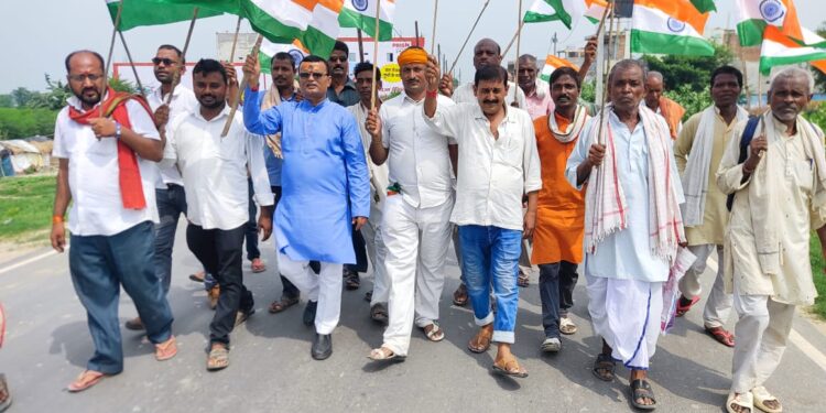 नजरिया न्यूज / कुशेश्वरस्थान में भाजपा कार्यकताओं ने धबोलिया से अंबेडकर चौक तक तिरंगा यात्रा निकाला  