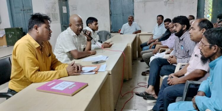 Supaul – छातापुर प्रखंड कार्यालय परिसर स्थित ललित नारायण सभागार में प्रखंड विकास पदाधिकारी ने बीएलओ के साथ की बैठक दिए कई निर्देश..