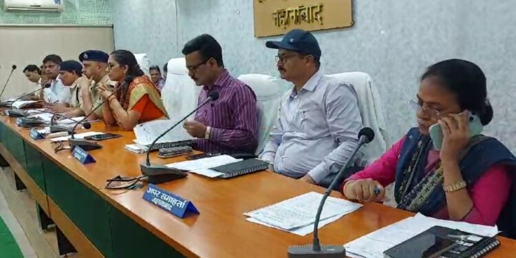 जहानाबाद – सभागार में केंद्रीय चयन पर्षद (सिपाही भर्ती) परीक्षा में विधि-व्यवस्था संधारण हेतु डीएम और एसपी की संयुक्त बैठक