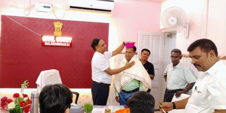 चालक के सेवानिवृत्त होने पर विदाई सह सम्मान समारोह आयोजित