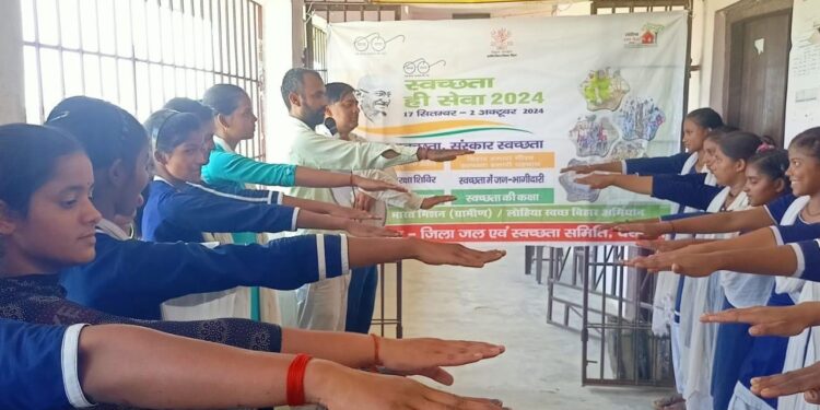 सुघराईन में छात्रों को स्वच्छता अभियान को सफल बनाने में पूर्ण सहयोग करने का लिया संकल्प।