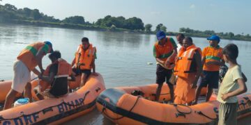 कुशेश्वरस्थान : कमला बलान नदी के संगम तट में डुबने से एक युवक की मौत, रेस्क्यू ऑपरेशन जारी।