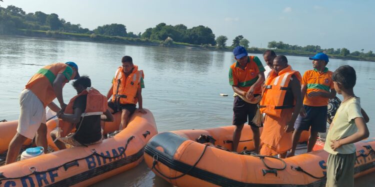 कुशेश्वरस्थान : कमला बलान नदी के संगम तट में डुबने से एक युवक की मौत, रेस्क्यू ऑपरेशन जारी।