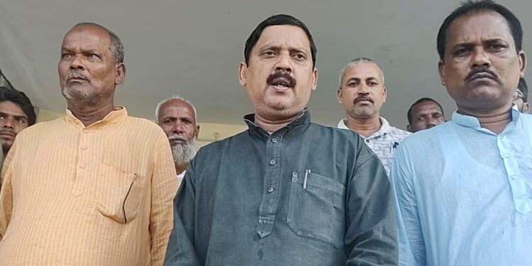 पलासी प्रखंड में जिला परिषद अध्यक्ष पप्पु अजीम ने बाढ़ प्रभावित का लिया जायजा व सभी पंचायत बाढ़ से प्रभावित है