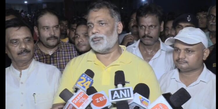 Araria – सिमराहा में फणीश्वर नाथ रेणु अभियंत्रण महाविद्यालय में छात्र की मौत पर सांसद पप्पू यादव ने की बातचीत