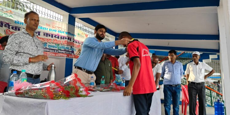 अररिया – वार्षिक विद्यालय खेलकूद प्रतियोगिता 2024-25 के दूसरे दिन वॉलीबॉल, वुशू, फुटबॉल प्रतियोगिता का आयोजन