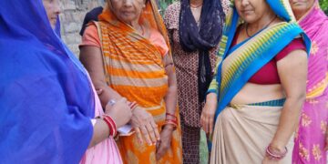 मोतिहारी – आशा फैसिलिटेटर बबिता घर-घर जाकर कर रहीं है कुष्ठ रोगियों की खोज