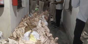 अररिया – पिकअप गाड़ी में सब्जी लोड कर हो रही है शराब की बड़ी तस्करी, दो युवक गिरफ्तार