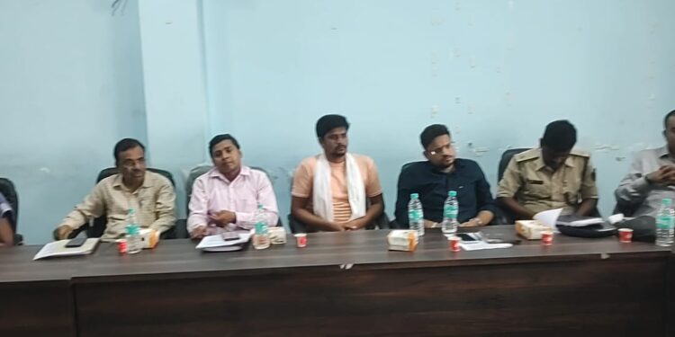 पलासी प्रखंड में बैठक की अध्यक्षता प्रखंड प्रमुख चिंता देवी ने की है वहीं इस दौरान पूर्व बैठक में लिए गए प्रस्तावों पर हुई कार्यवाही की समीक्षा की गई है