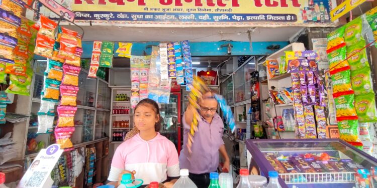 बिना चेतावनी के साइन बोर्ड तम्बाकू बेचने वालों का काटा चालान