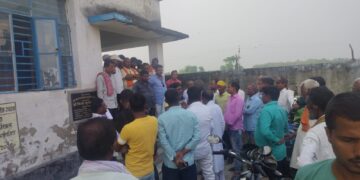 कुर्साकांटा/अररिया – बाढ़ पीड़ितों ने कुर्साकांटा सीओ पर मुआवजे की राशि नहीं देने का लगाया आरोप