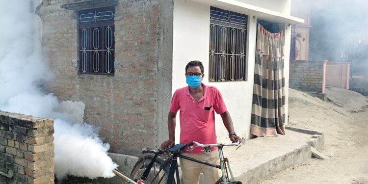 डेंगू प्रभावित इलाकों में 500 मीटर के दायरे में कराया जा रहा फॉगिंग