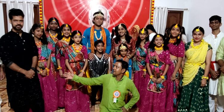 अररिया – हजारों की भीड़ भक्ति डांस व संगीत से हुआ मंत्र मुग्ध