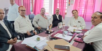 अररिया : डीएलएसए सेक्रेटरी रोहित श्रीवास्तव ने अच्छे न्यूज़ कभरेज के लिए नज़रिया न्यूज़ के सम्पादक विकास प्रकाश को किया सम्मानित