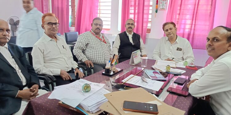 अररिया : डीएलएसए सेक्रेटरी रोहित श्रीवास्तव ने अच्छे न्यूज़ कभरेज के लिए नज़रिया न्यूज़ के सम्पादक विकास प्रकाश को किया सम्मानित