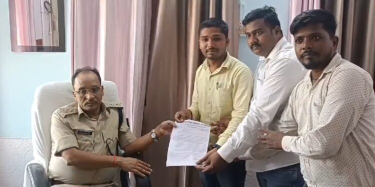 अररिया – पुलिस बनी नेताओं की कठपुतली: पत्रकार पर हमले के बावजूद कोई कार्रवाई नहीं