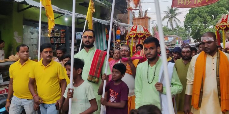 कुशेश्वरस्थान दरभंगा विभिन्न दुर्गा मंदिर एवं पूजा पंडालों में किया गया बेल न्योती का पूजा