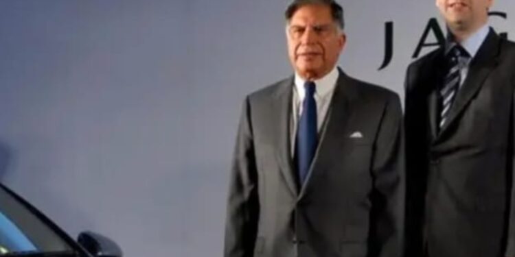 रतन टाटा जी जयहिन्द-सन 2000 में उन्होंने अपने से दोगुने बड़े ब्रिटिश ‘टेटली’ समूह का अधिग्रहण कर लोगों को चकित कर था दिया