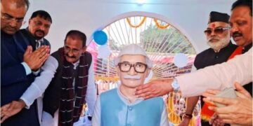 भरगामा – कांग्रेस के कद्दावर नेता बाबू श्रीदेव झा के आदमकद प्रतिमा का अनावरण